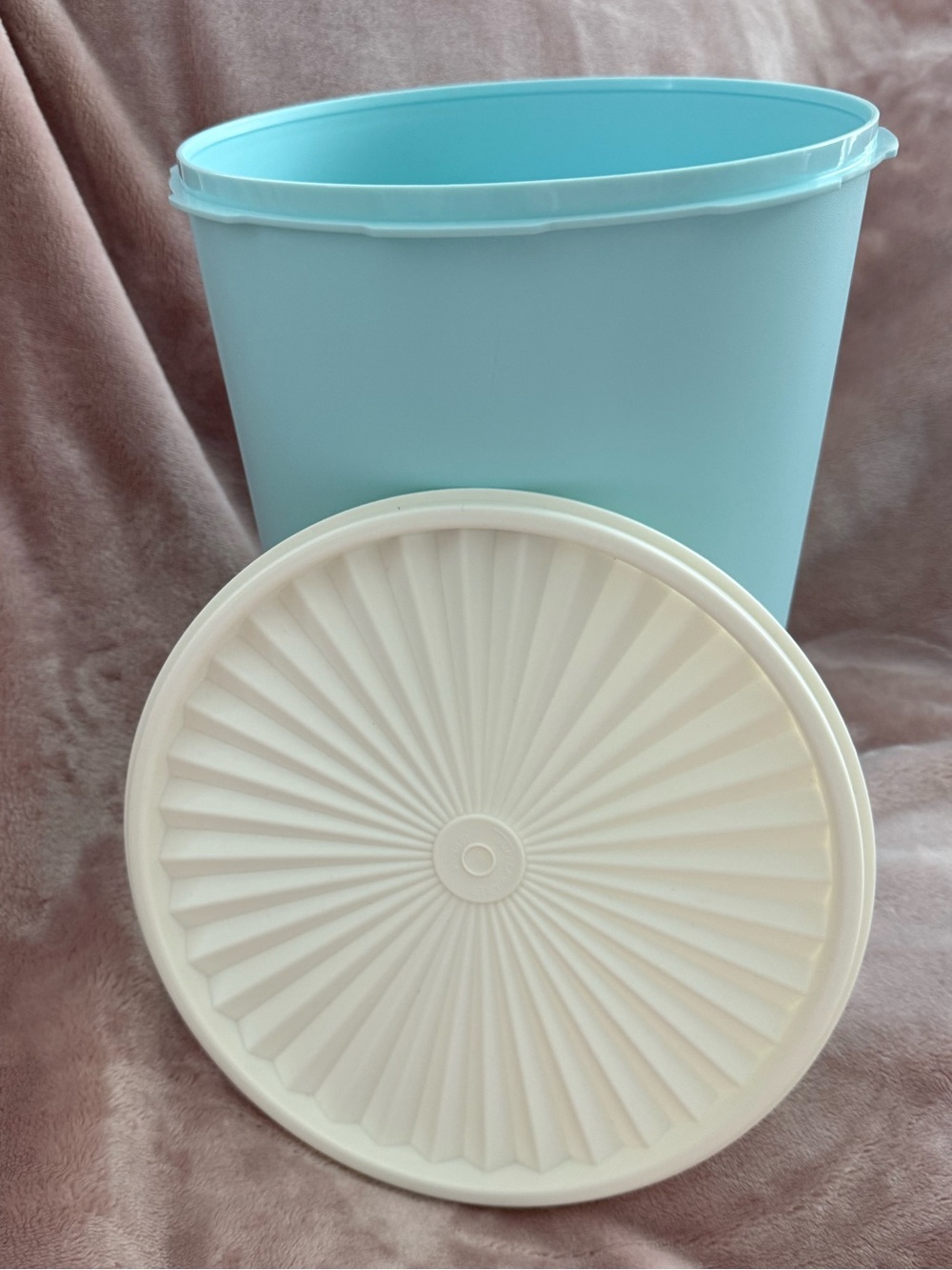 🦋Tupperware Heritage Canister light blue with white lid  Storage 24 cup NEW - Picture 2 of 7